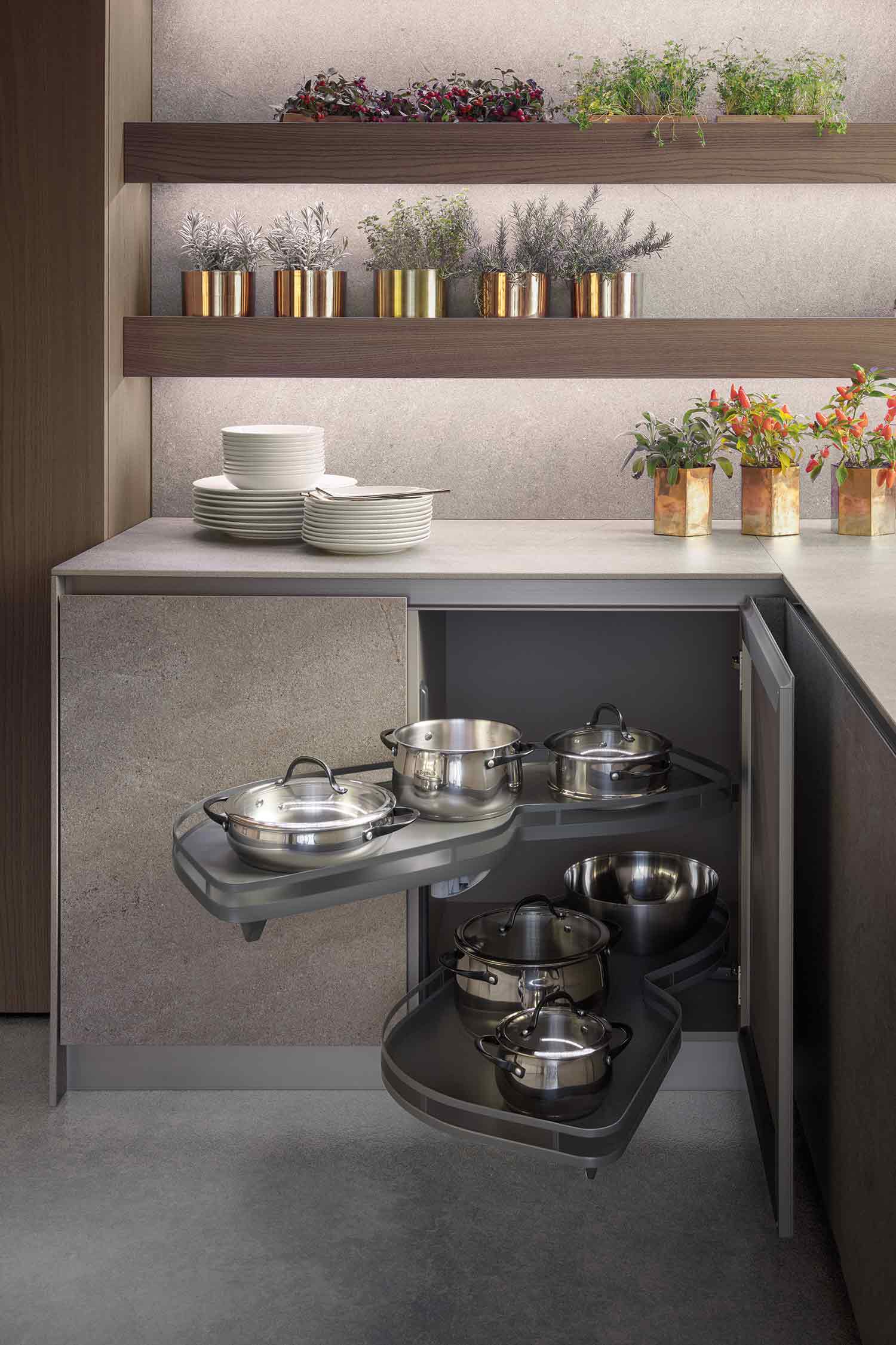 Le Mans mechanism extraction trays utilises all the available kitchen space.