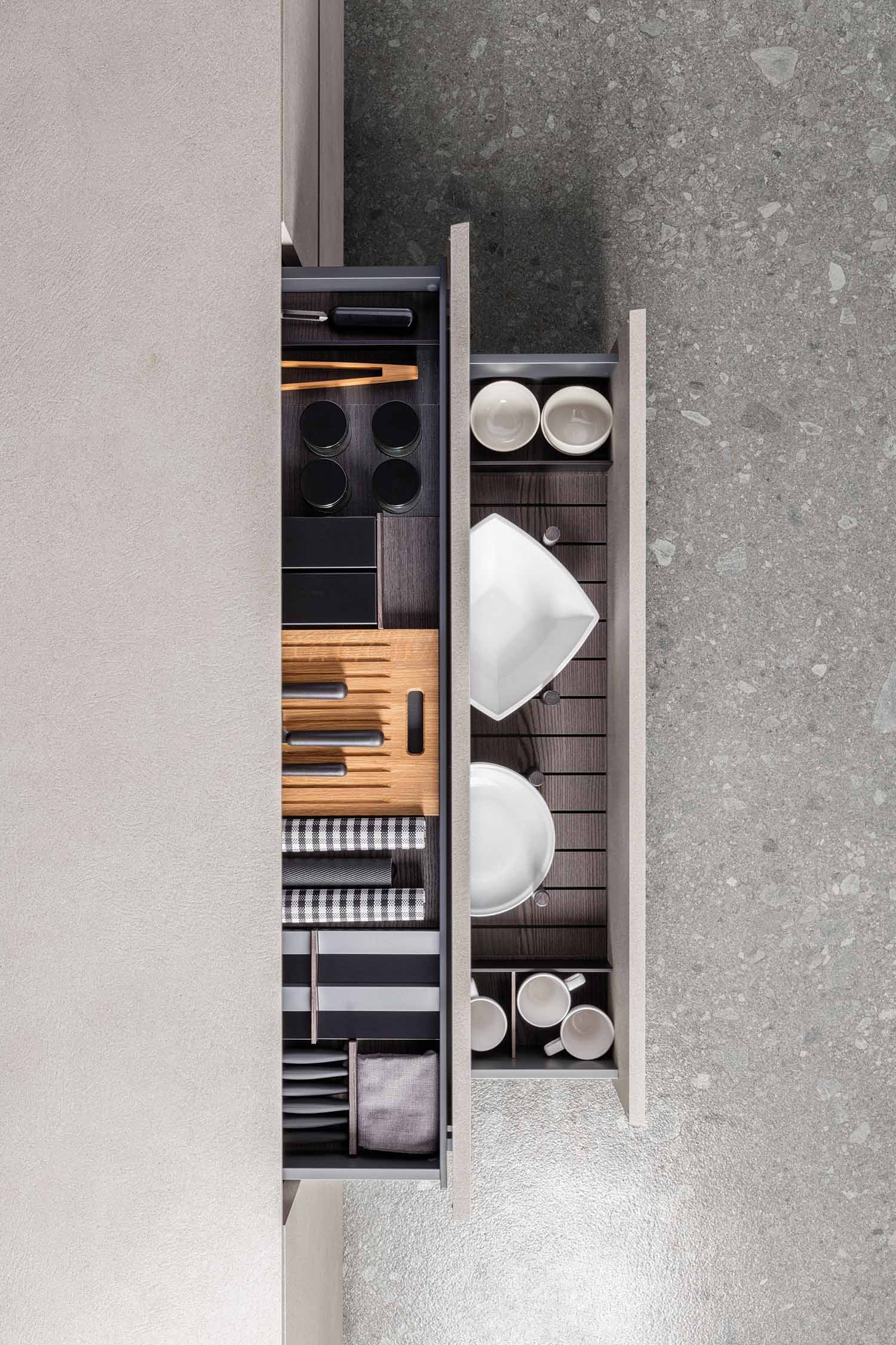 Freely positioned cutlery dividers for the kitchen drawer units, to contain all manner of kitchen accessories and utensils.