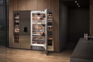 Luxury kitchen appliance brand Gaggenau 400 series Free standing / Integrated Freezer. Buy in the UK with Krieder.