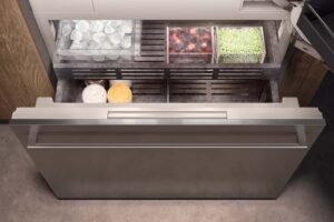 Luxury kitchen appliance brand Gaggenau 400 series Free standing / Integrated Fridge-Freezer. Buy in the UK with Krieder.