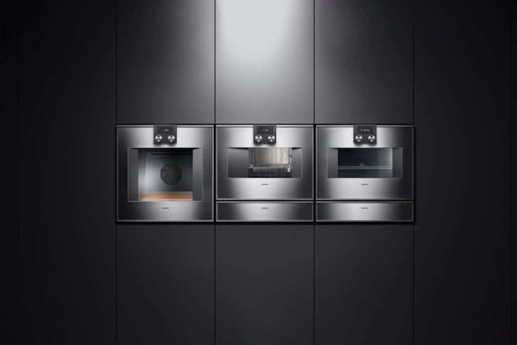 Luxury kitchen appliance brand Gaggenau 400 series combi-microwave oven. Buy in the UK with Krieder.