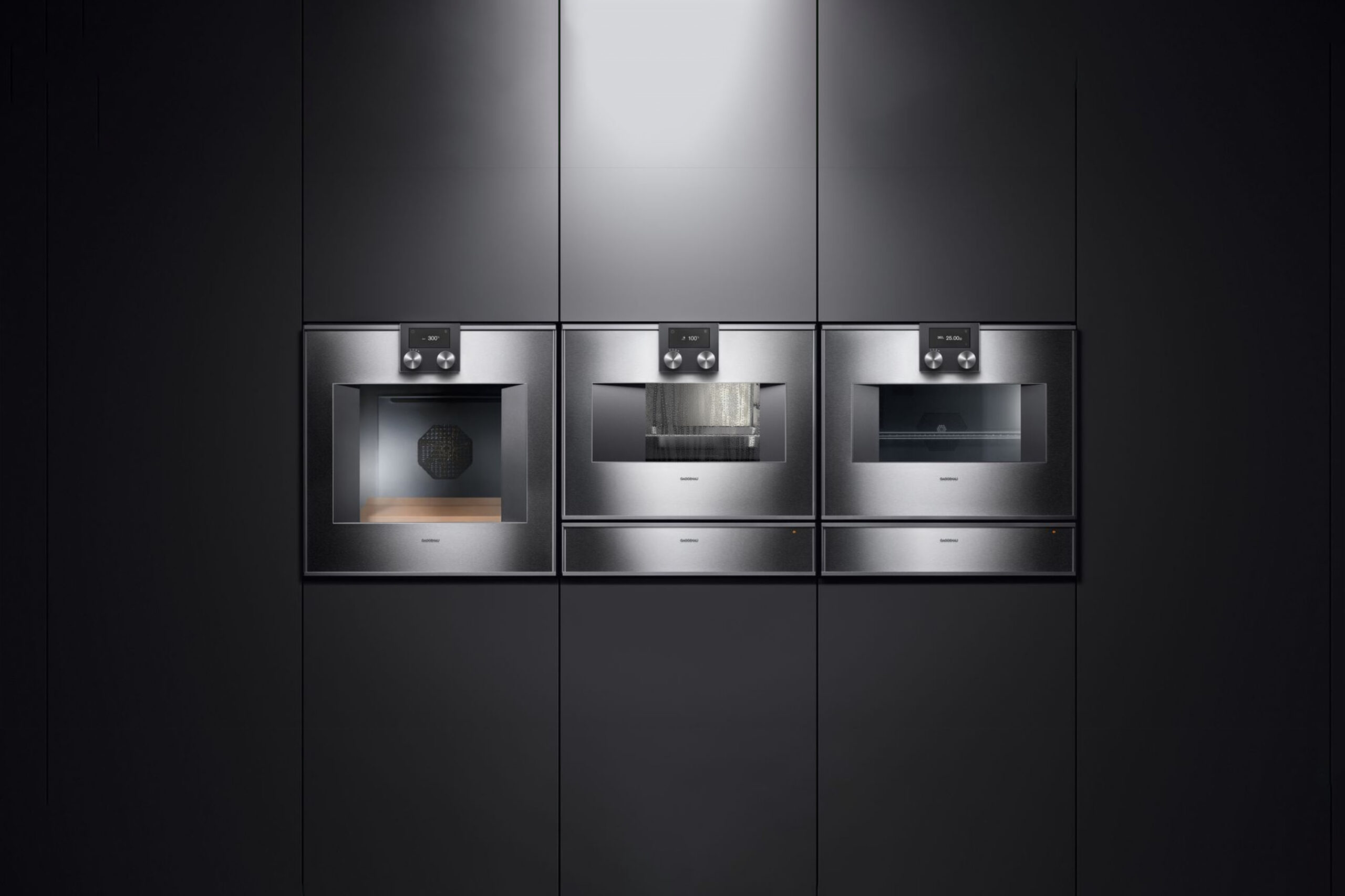 Luxury kitchen appliance brand Gaggenau 400 series combi-microwave oven. Buy in the UK with Krieder.