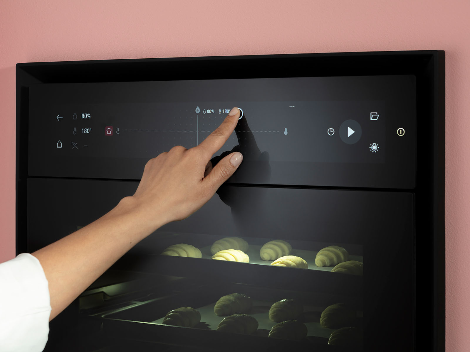 19 inch touch screen with full colour visuals on the new Bora X Bo