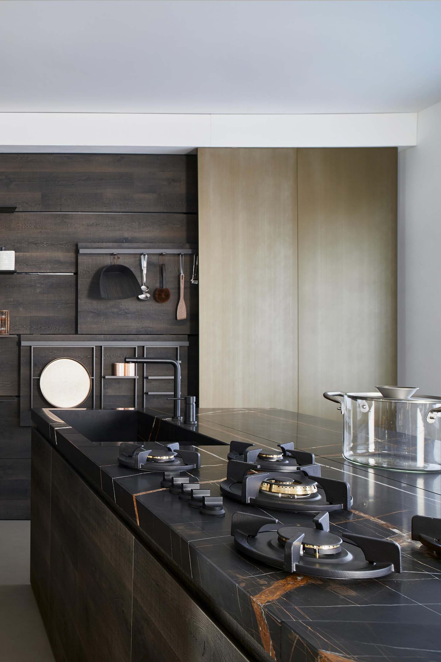Luxury kitchens in Notting Hill, London. Kitchen design by Krieder studio UK
