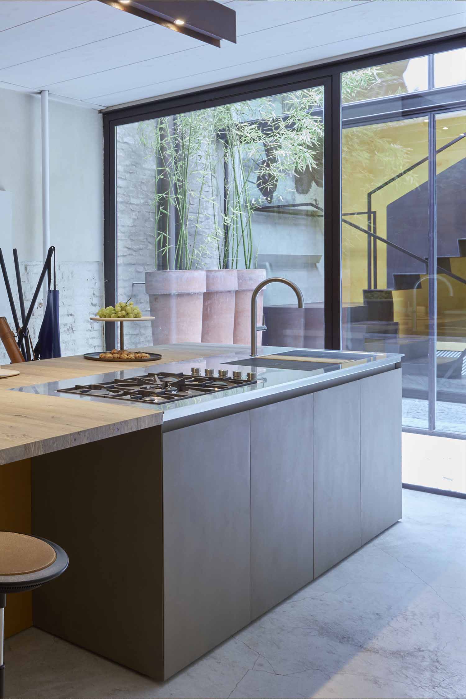 Luxury kitchens in St John's Wood, London. Kitchen design by Krieder studio UK