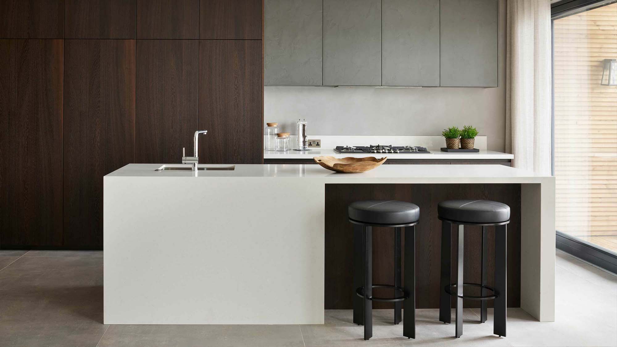 Pool House Handleless Kitchen by Krieder and Hamilford Interiors